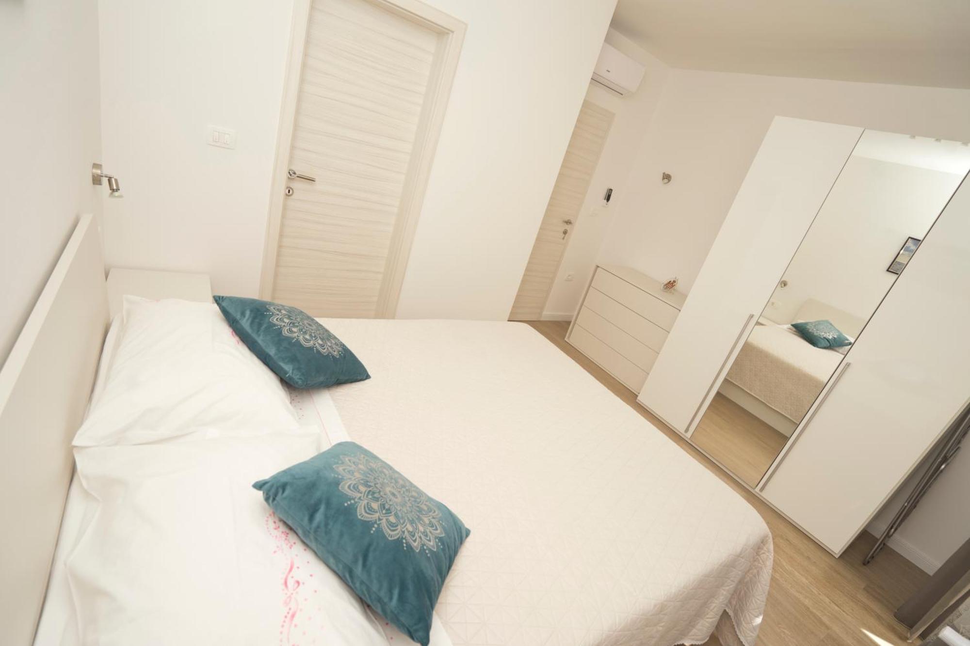 Riviera Blue Apartments With Seaview, Private Whirlpools And Parking Near Opatija Opric ภายนอก รูปภาพ
